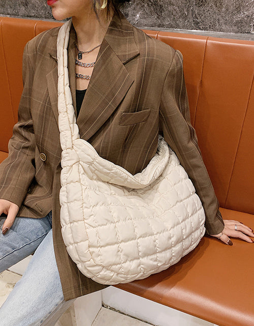 Load image into Gallery viewer, Lattice Pattern Shoulder Bag
